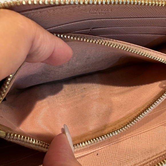 Authentic Prada zippy wallet - Picture 5 of 11